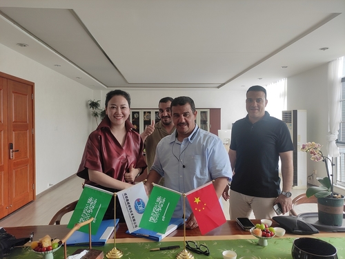 최신 회사 블로그 The Saudi Arabia Customer Visited Xinwei Factory