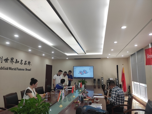 최신 회사 블로그 The Indian Customer Visited Xinwei Factory