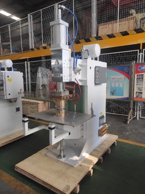 160Kva 트랜스를 냉각시키는 발판 프레스 Dc 다중 머리 점 용접기 물